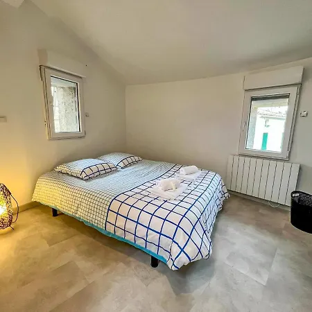 Maison De Caractere Renovee Avec Gout Pour 2 Personnes * Saint-Genies-de-Fontedit